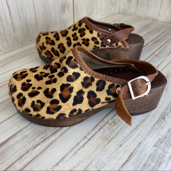 Hanna Andersson Leopard Print Pony Hair Clogs - Picture 3 of 7